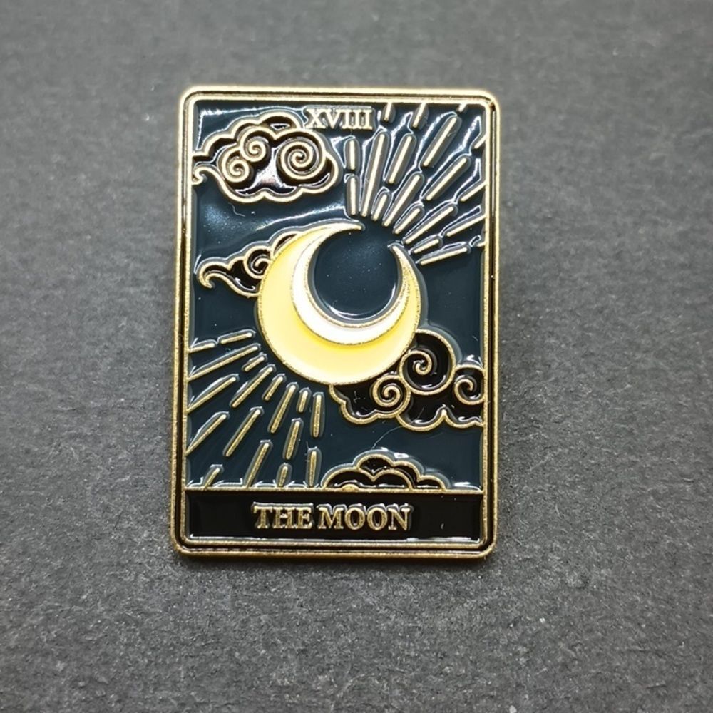 THE moon Enamel alloy pin metal tarot card